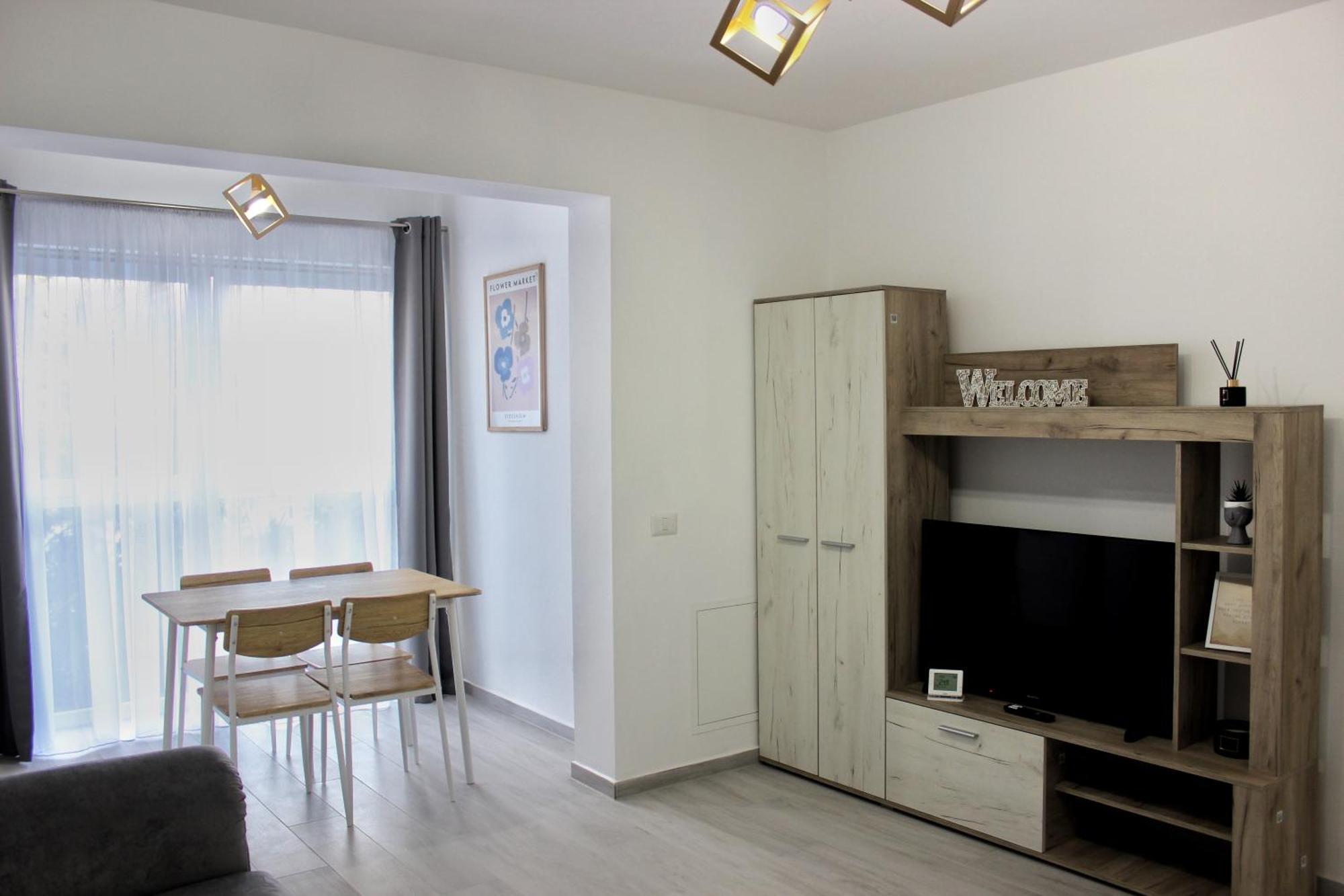 Cozy Apartments In Centre Of Suceava Near Kaufland And University Екстериор снимка