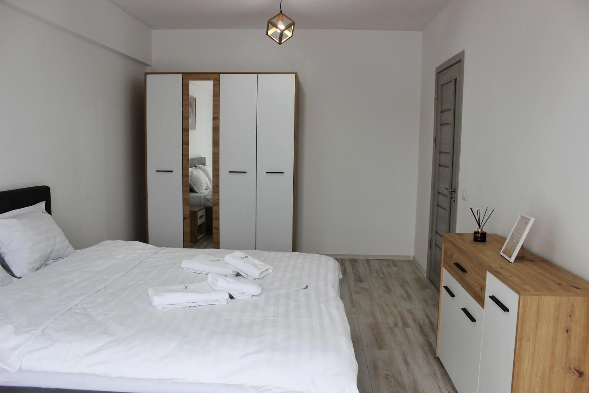 Cozy Apartments In Centre Of Suceava Near Kaufland And University Екстериор снимка
